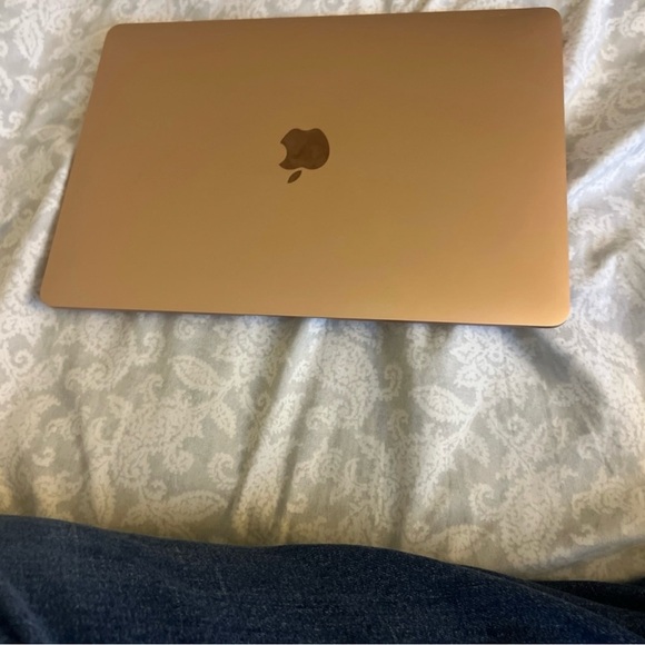 Mackbook Air 2020 M1 chip - Picture 2 of 2